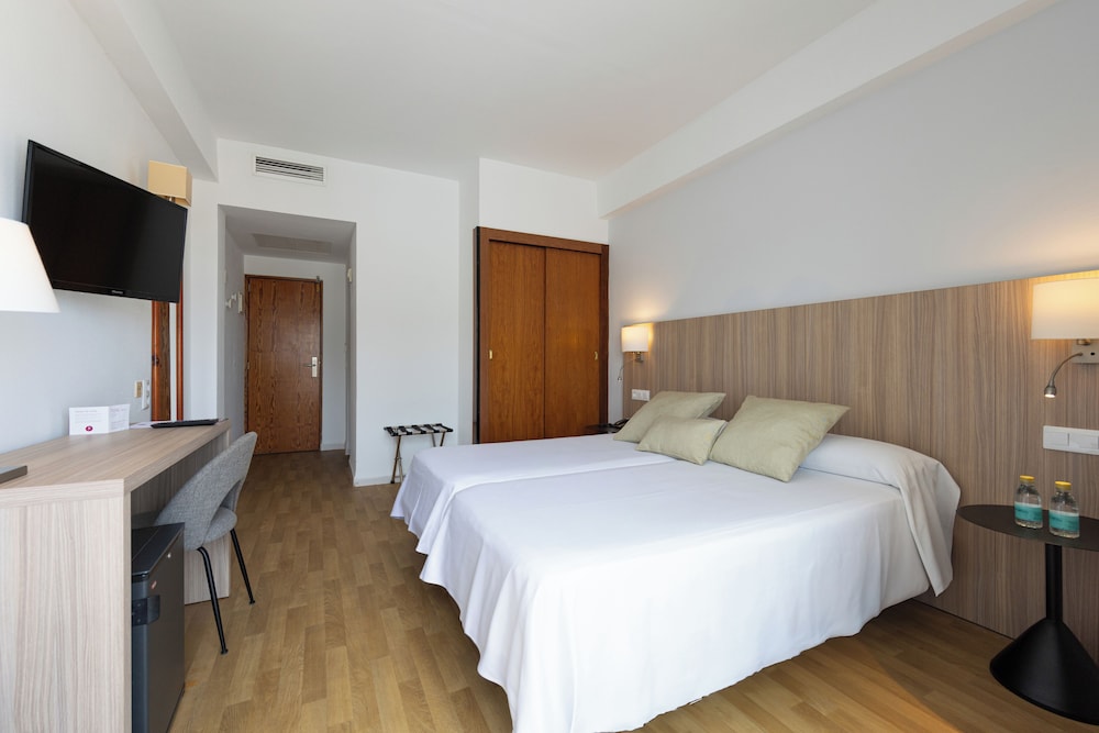 Hotel JS Miramar — Hotel rooms in Can Picafort, Balearic Islands