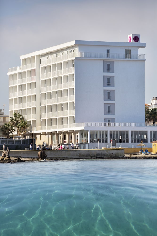 Hotel JS Miramar — Hotel building in Can Picafort, Balearic Islands