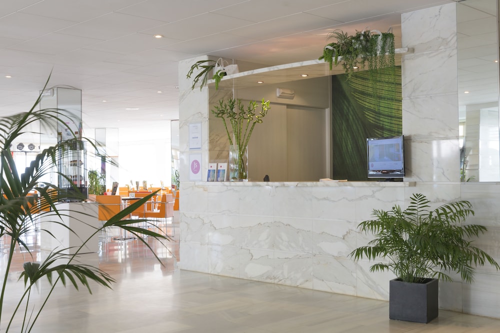 Hotel JS Miramar — Restaurant & bars in Can Picafort, Balearic Islands