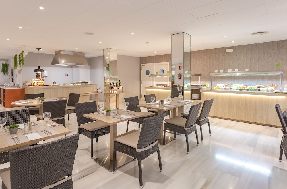 Hotel JS Miramar — Restaurant & bars in Can Picafort, Balearic Islands