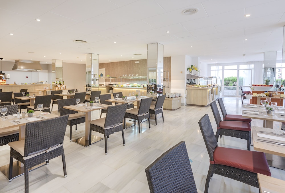 Hotel JS Miramar — Restaurant & bars in Can Picafort, Balearic Islands