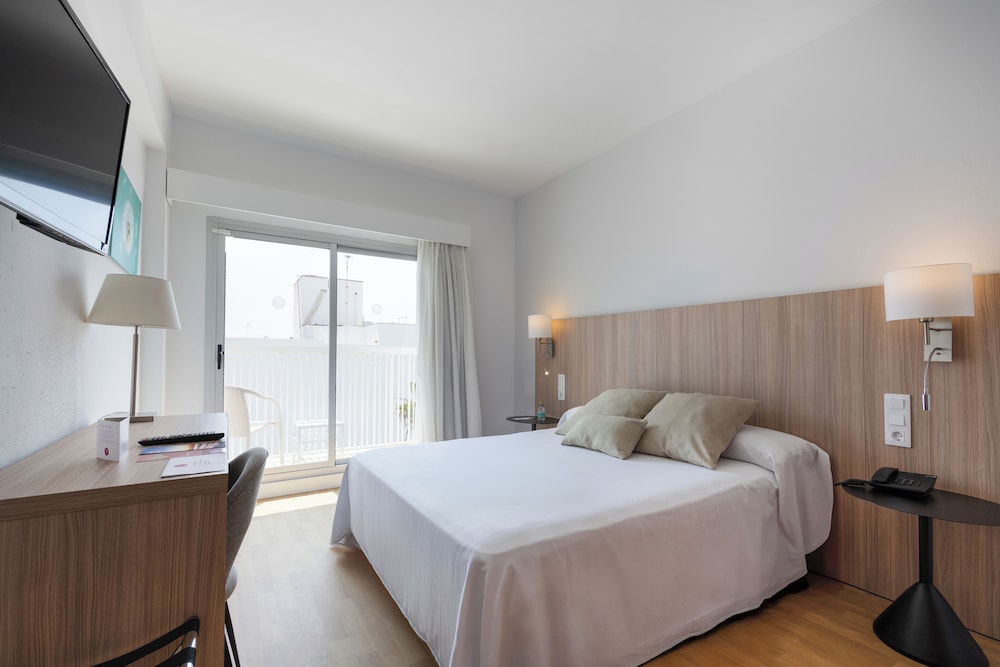 Hotel JS Miramar — Hotel rooms in Can Picafort, Balearic Islands