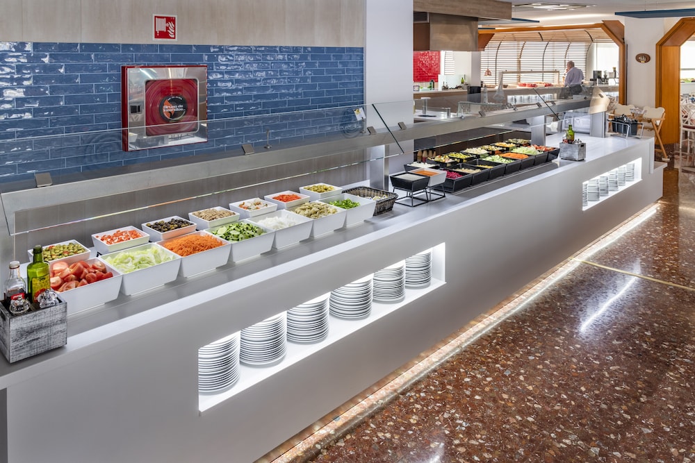 Hotel GHT Aquarium & Spa — Restaurant & bars in Lloret de Mar, Catalonia