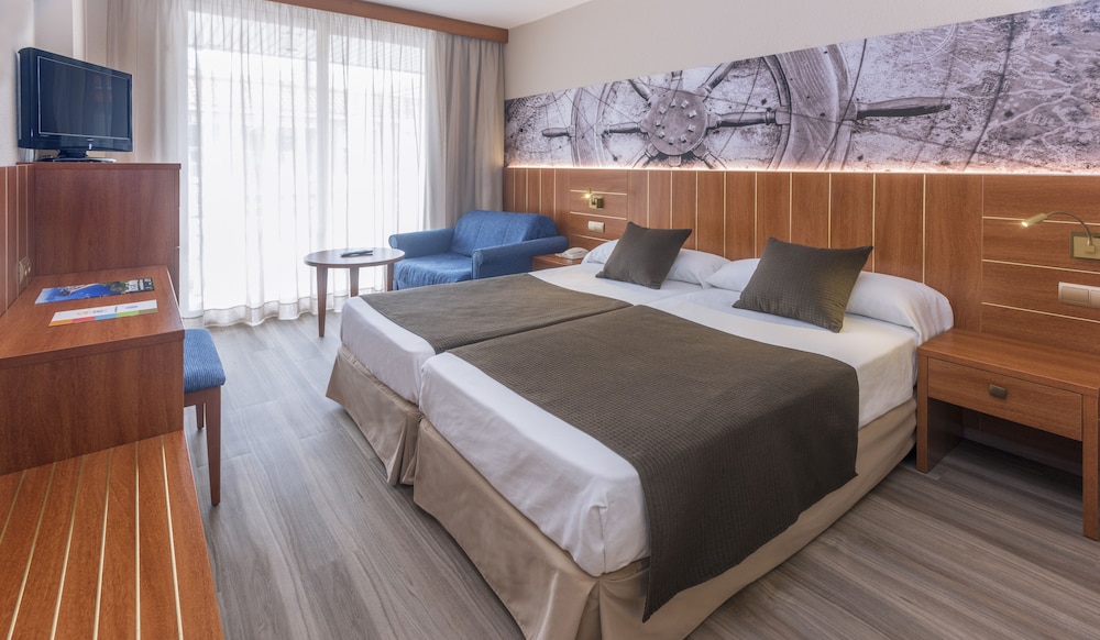 Hotel GHT Aquarium & Spa — Hotel rooms in Lloret de Mar, Catalonia