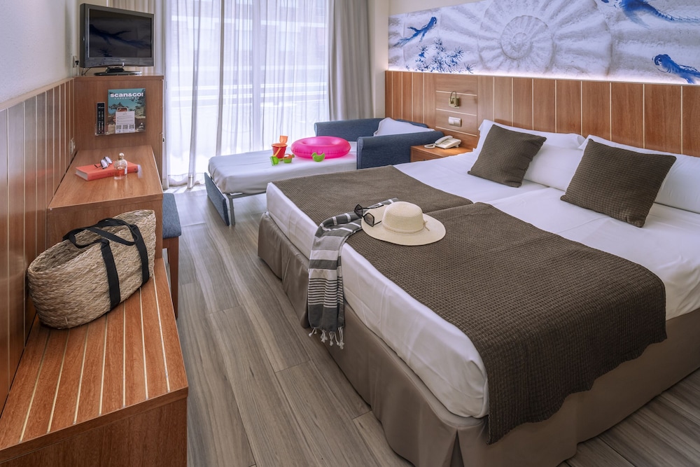 Hotel GHT Aquarium & Spa — Hotel rooms in Lloret de Mar, Catalonia
