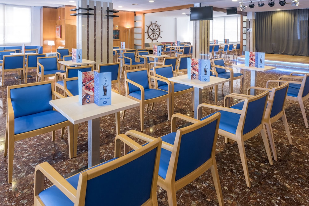 Hotel GHT Aquarium & Spa — Restaurant & bars in Lloret de Mar, Catalonia