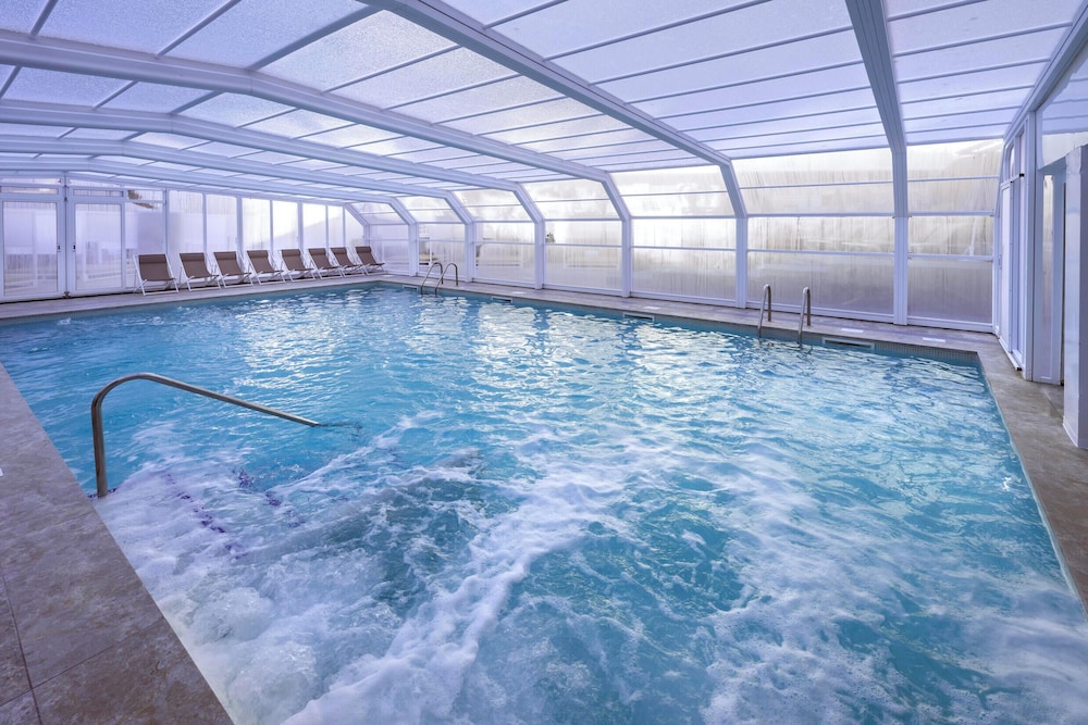 Hotel GHT Aquarium & Spa — Swimming pool in Lloret de Mar, Catalonia