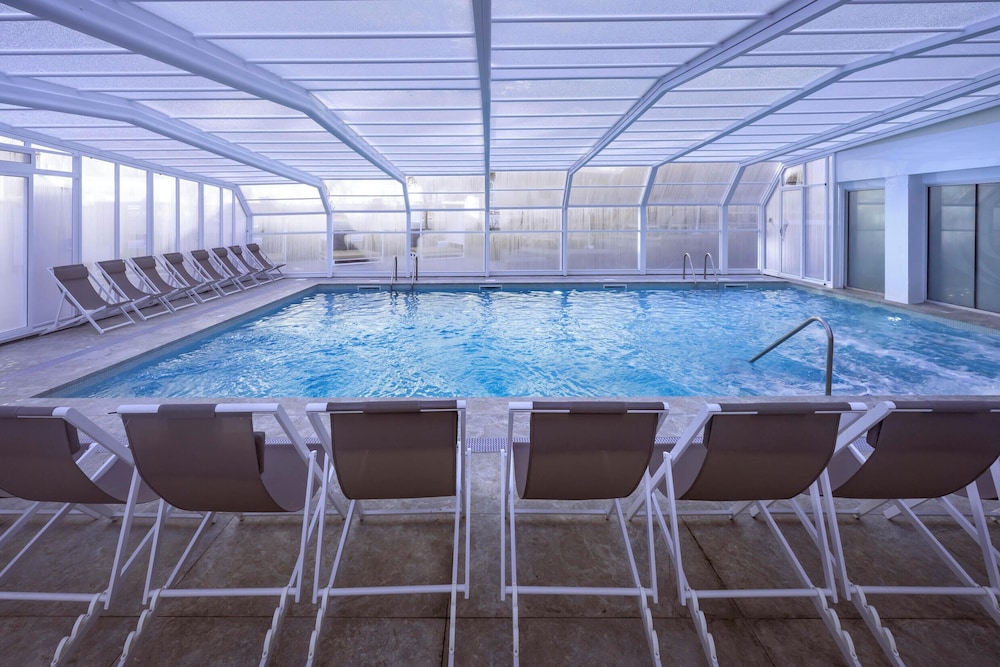 Hotel GHT Aquarium & Spa — Swimming pool in Lloret de Mar, Catalonia