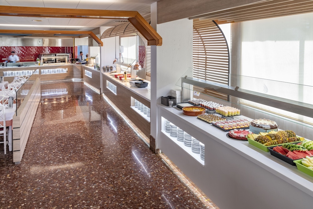 Hotel GHT Aquarium & Spa — Restaurant & bars in Lloret de Mar, Catalonia