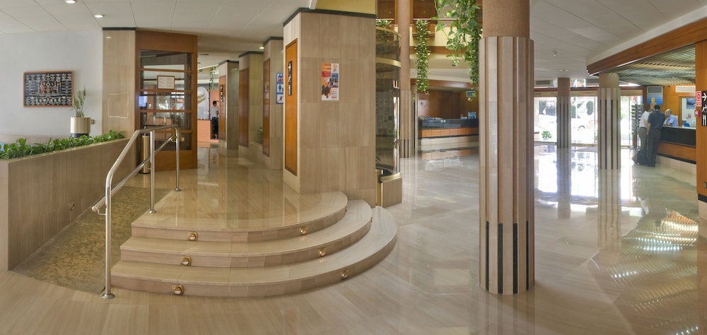 Hotel GHT Aquarium & Spa — Hotel building in Lloret de Mar, Catalonia