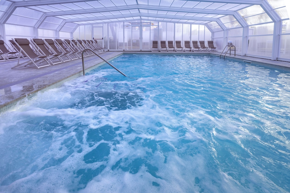 Hotel GHT Aquarium & Spa — Swimming pool in Lloret de Mar, Catalonia
