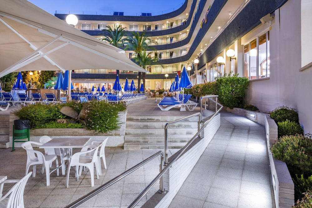 Hotel GHT Aquarium & Spa — Hotel building in Lloret de Mar, Catalonia