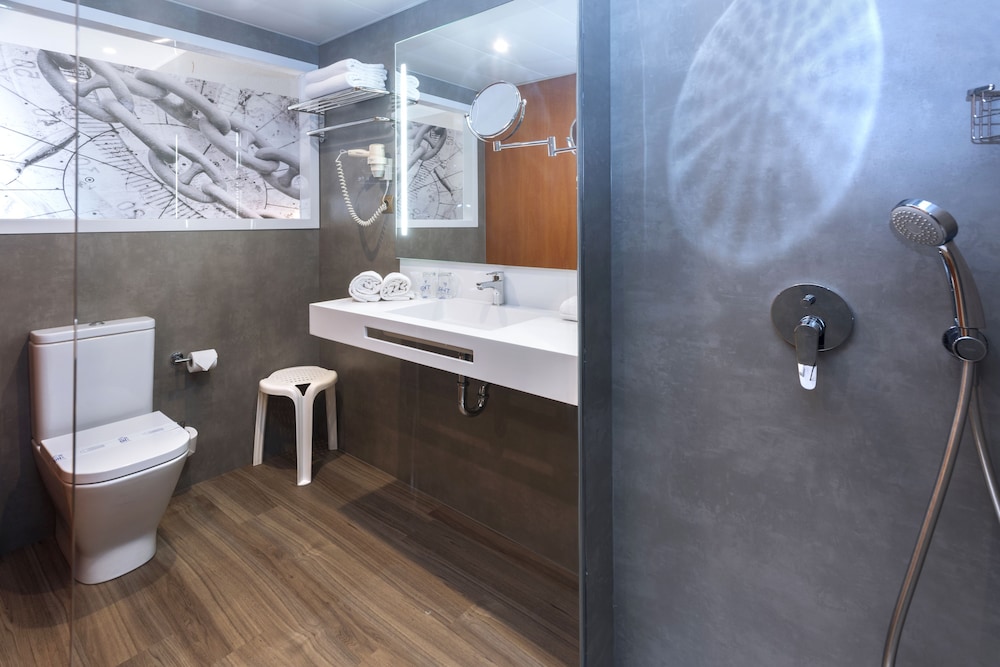Hotel GHT Aquarium & Spa — Hotel rooms in Lloret de Mar, Catalonia
