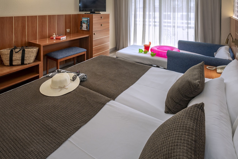Hotel GHT Aquarium & Spa — Hotel rooms in Lloret de Mar, Catalonia