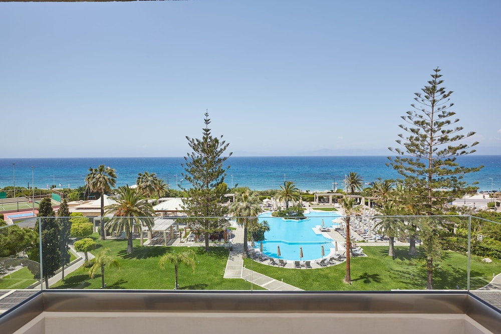 Sheraton Rhodes Resort — Swimming pool in Rhodes Town, South Aegean