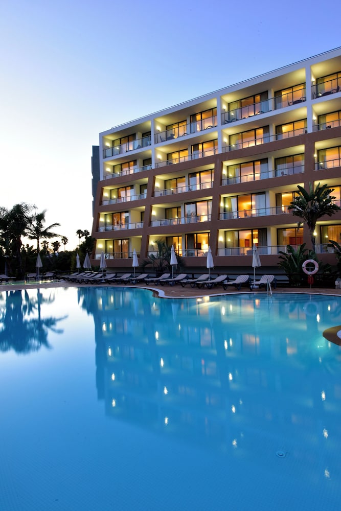 Pestana Alvor Park — Swimming pool in Alvor, Faro