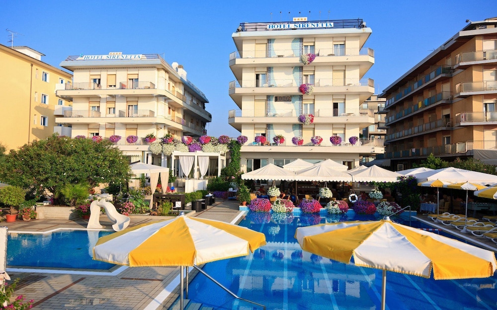 Hotel Sirenetta — Swimming pool in Jesolo, Veneto