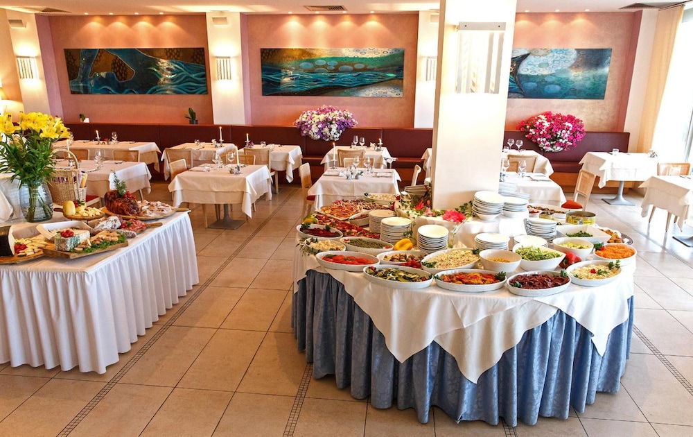 Hotel Sirenetta — Restaurant & bars in Jesolo, Veneto