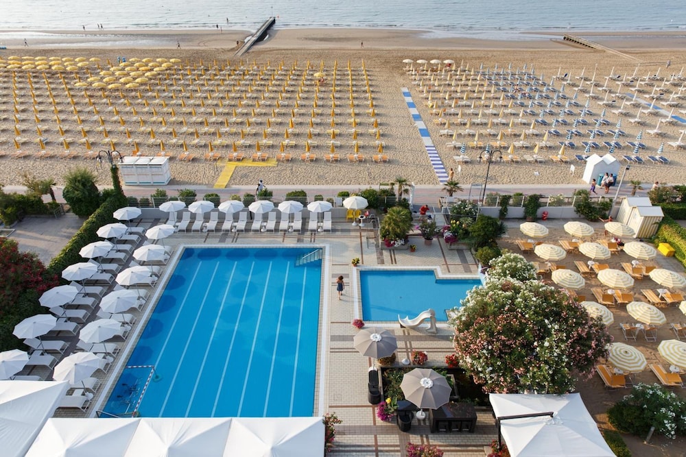 Hotel Sirenetta — Swimming pool in Jesolo, Veneto