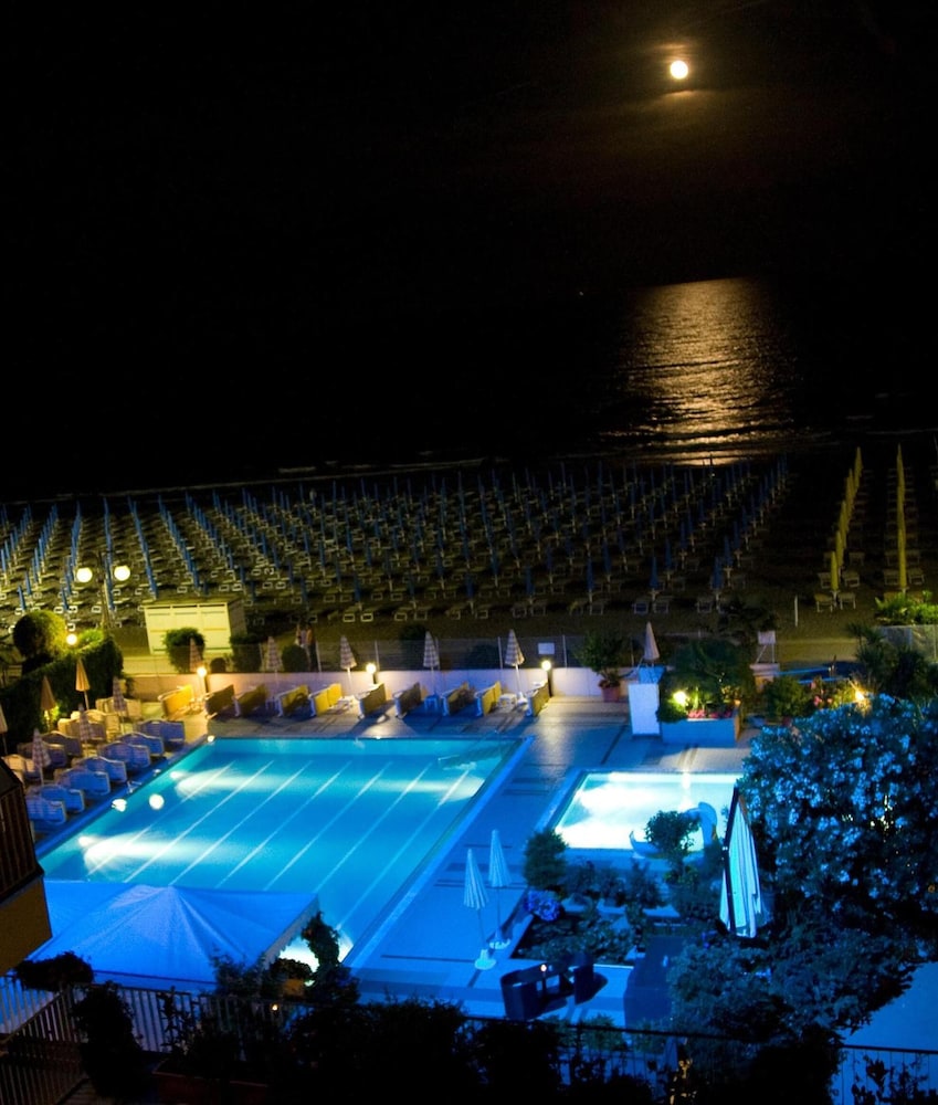 Hotel Sirenetta — Swimming pool in Jesolo, Veneto
