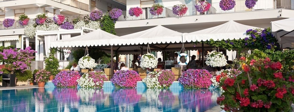 Hotel Sirenetta — Swimming pool in Jesolo, Veneto