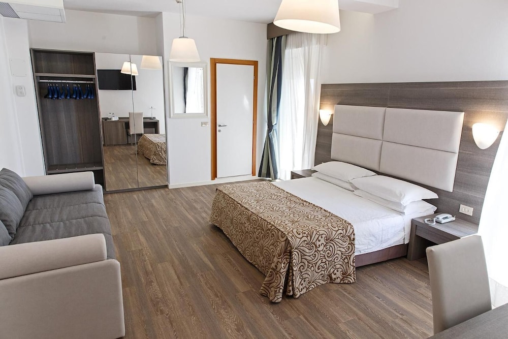 Hotel Sirenetta — Hotel rooms in Jesolo, Veneto