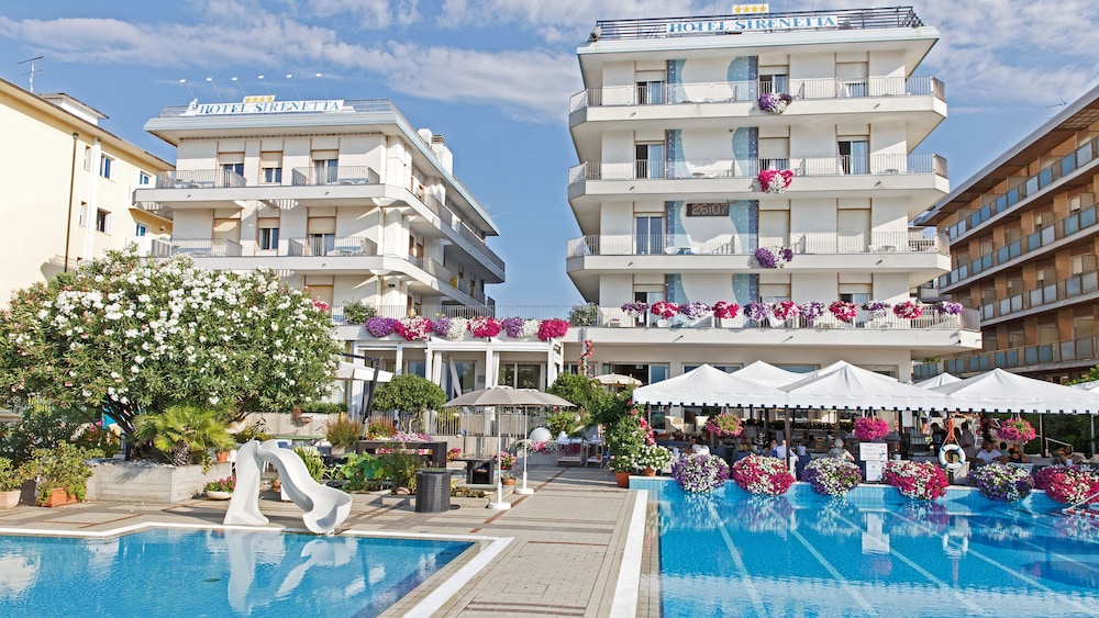 Hotel Sirenetta — Swimming pool in Jesolo, Veneto