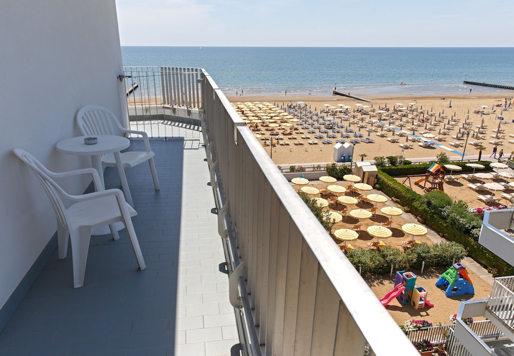 Hotel Sirenetta — Beach in Jesolo, Veneto