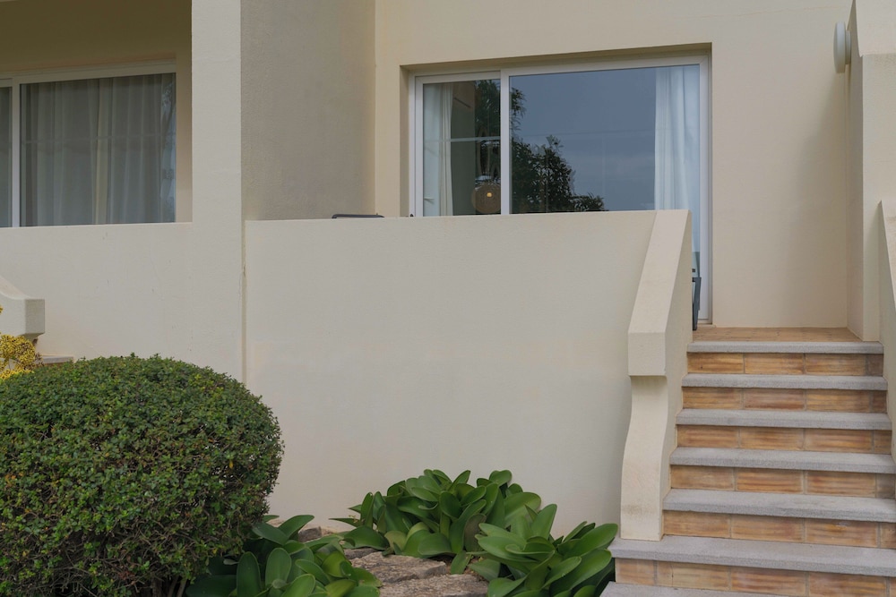 Pestana Alvor Praia Beach & Golf Hotel — Hotel building in Alvor, Faro