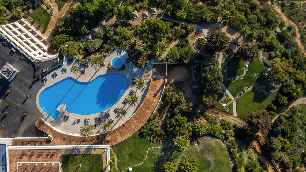 Pestana Alvor Praia Beach & Golf Hotel — Swimming pool in Alvor, Faro