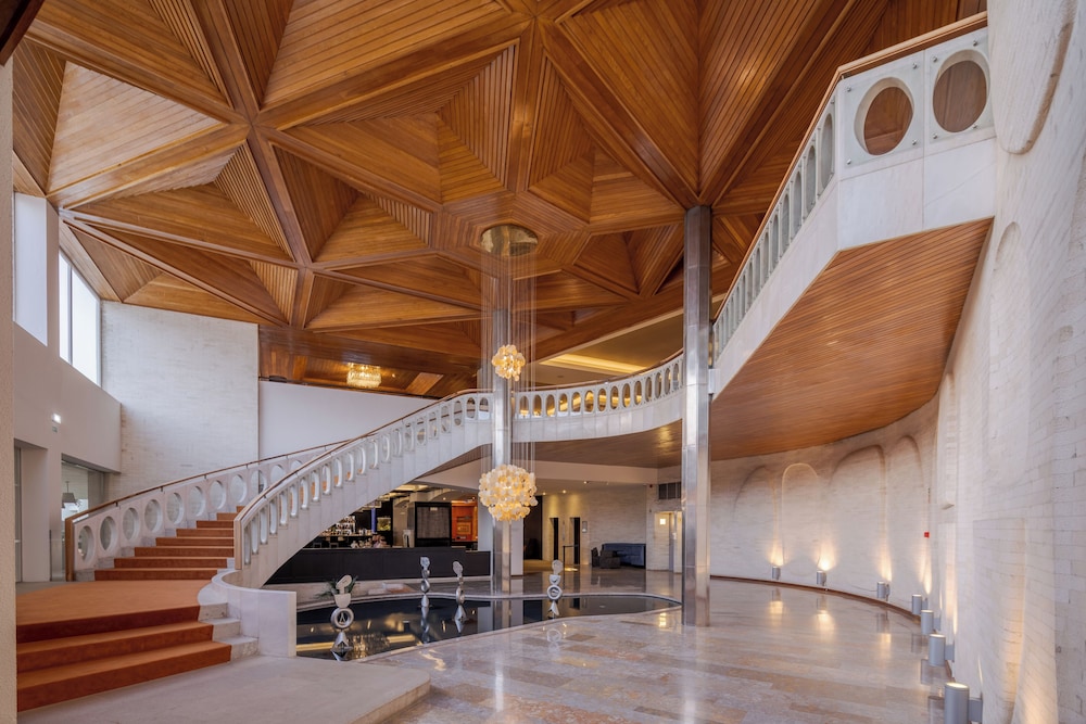 Pestana Alvor Praia Beach & Golf Hotel — Hotel building in Alvor, Faro