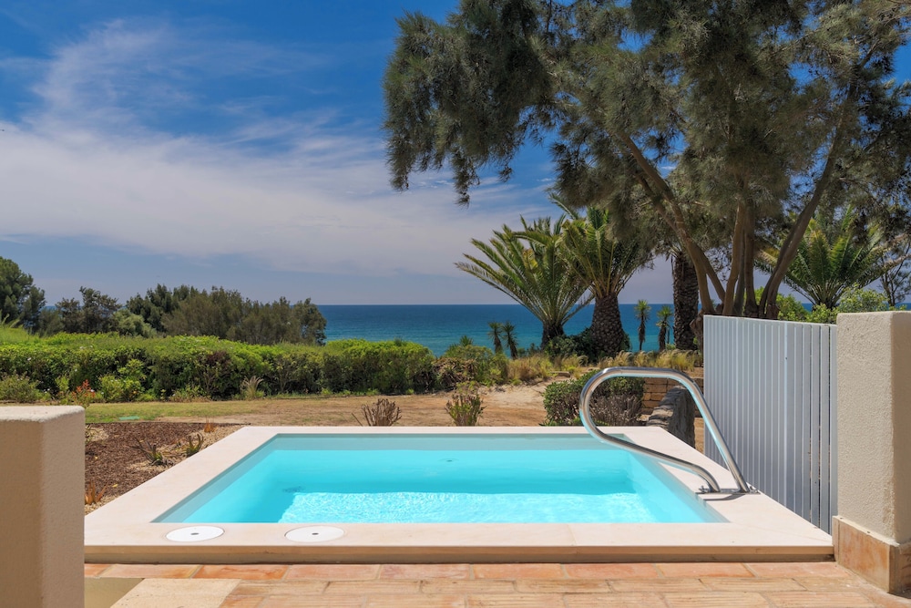 Pestana Alvor Praia Beach & Golf Hotel — Swimming pool in Alvor, Faro