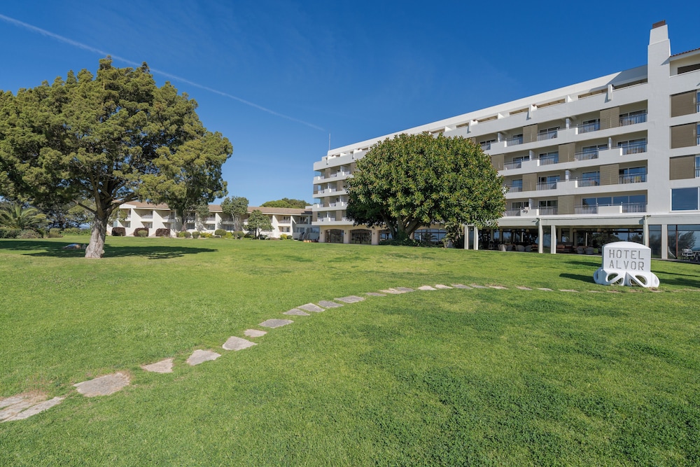 Pestana Alvor Praia Beach & Golf Hotel — Hotel building in Alvor, Faro