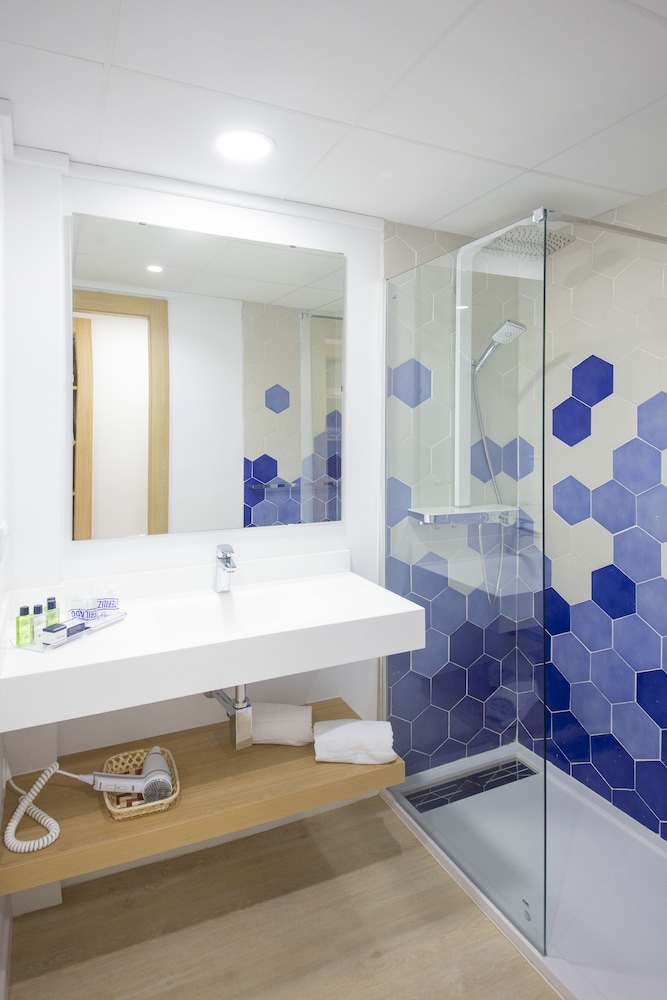 Cala Font — Hotel rooms in Salou, Catalonia