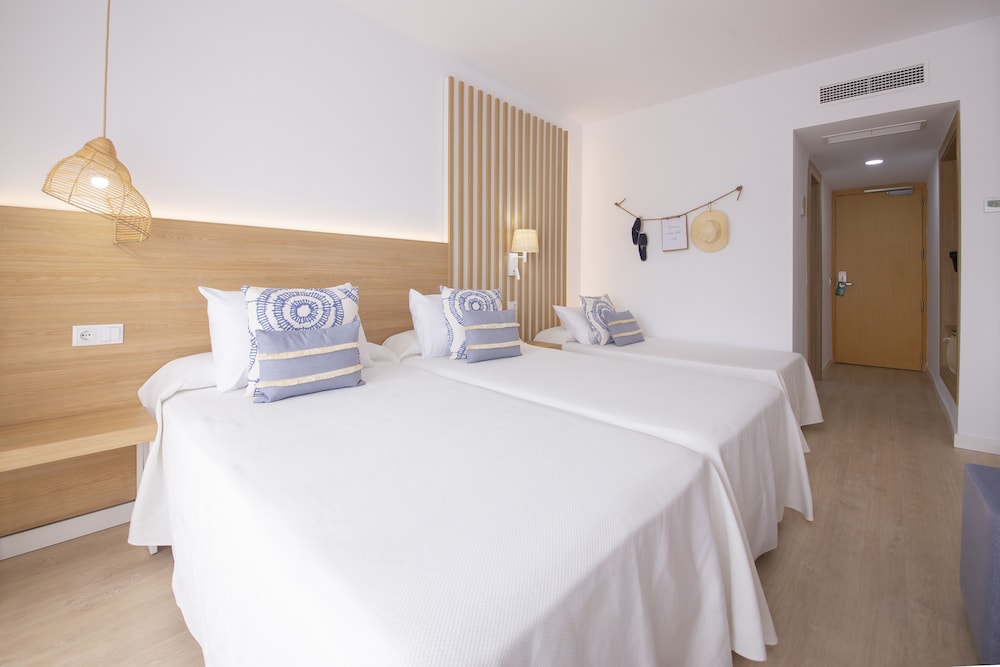 Cala Font — Hotel rooms in Salou, Catalonia