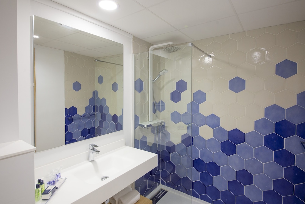 Cala Font — Hotel rooms in Salou, Catalonia