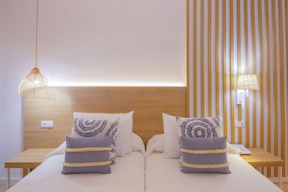Cala Font — Hotel rooms in Salou, Catalonia