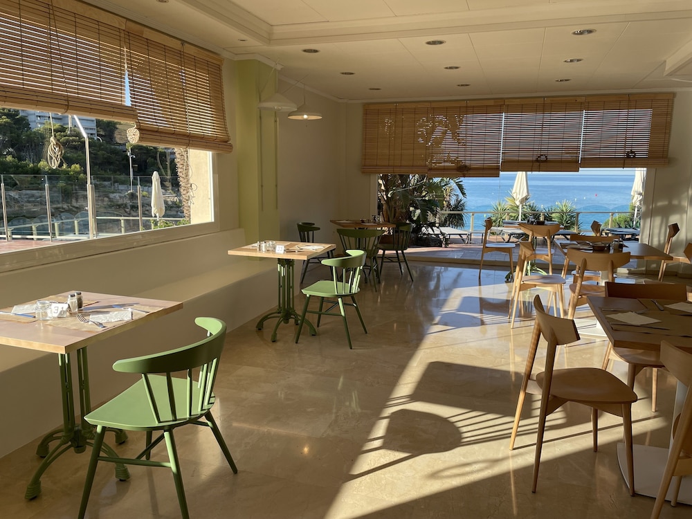 Cala Font — Restaurant & bars in Salou, Catalonia