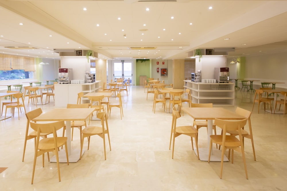 Cala Font — Restaurant & bars in Salou, Catalonia