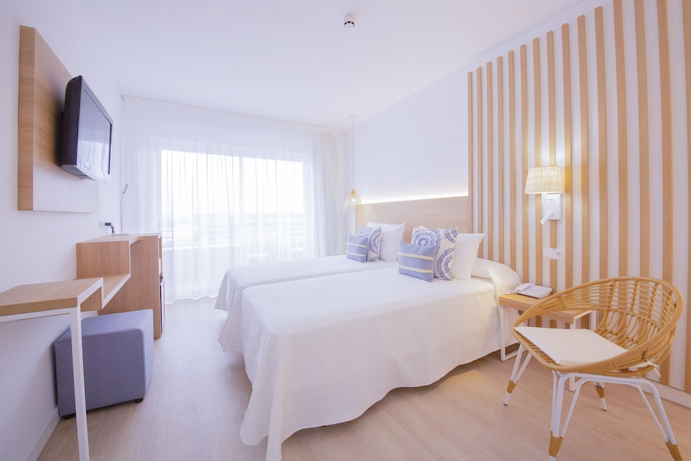 Cala Font — Hotel rooms in Salou, Catalonia