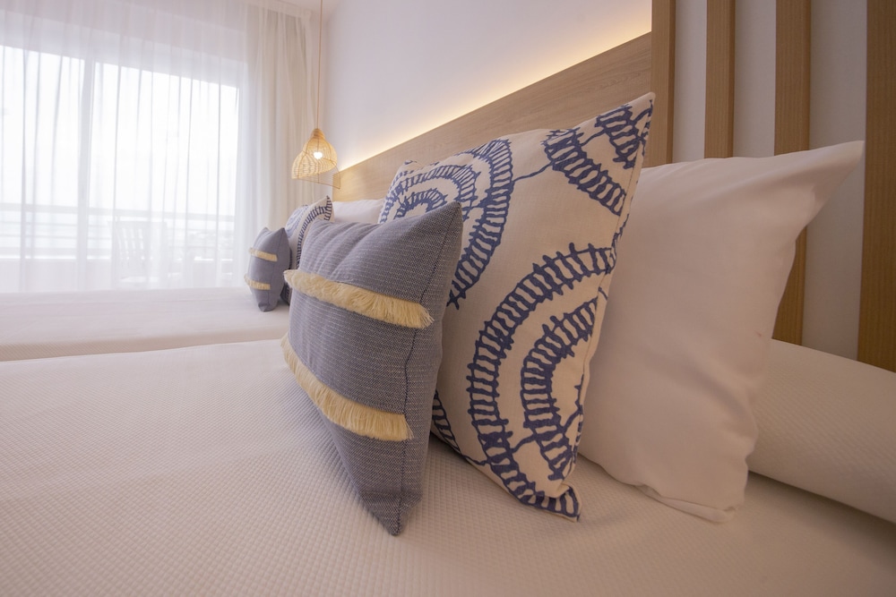 Cala Font — Hotel rooms in Salou, Catalonia