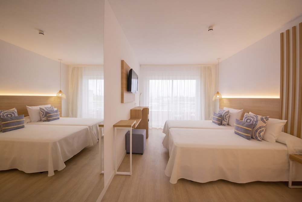 Cala Font — Hotel rooms in Salou, Catalonia