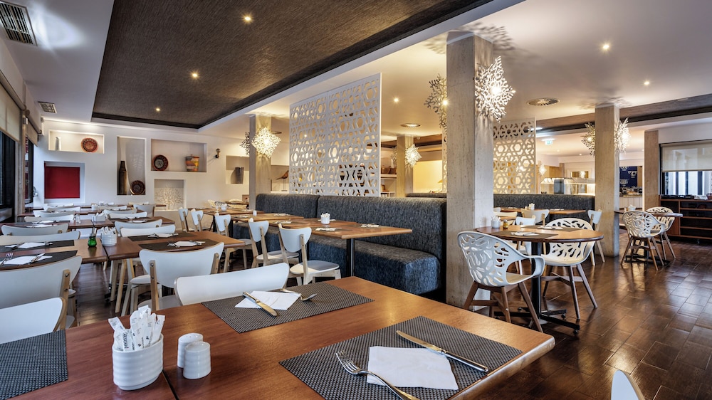 Pestana Dom João II Hotel Beach & Golf Resort — Restaurant & bars in Alvor, Faro