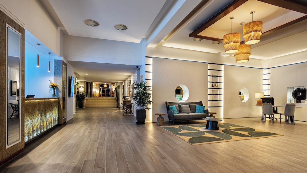 Pestana Dom João II Hotel Beach & Golf Resort — Hotel building in Alvor, Faro
