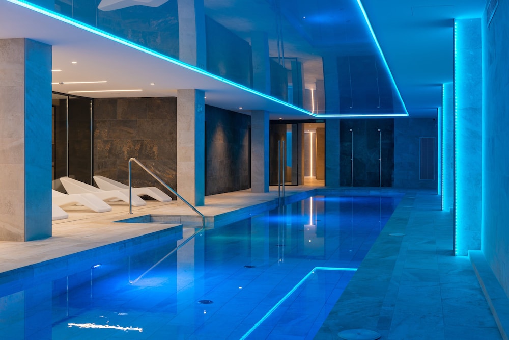 L'Azure Hotel — Swimming pool in Lloret de Mar, Catalonia