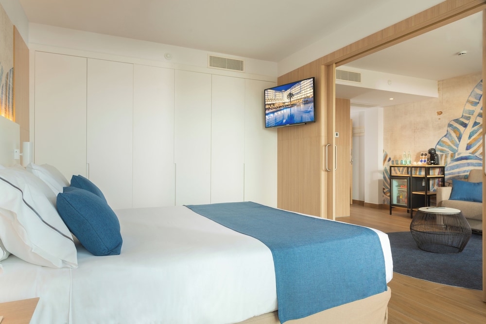 L'Azure Hotel — Hotel rooms in Lloret de Mar, Catalonia
