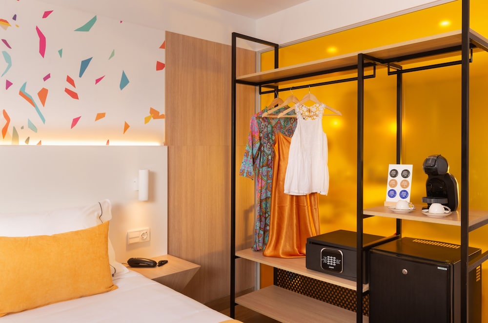 L'Azure Hotel — Hotel rooms in Lloret de Mar, Catalonia