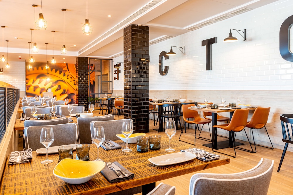 L'Azure Hotel — Restaurant & bars in Lloret de Mar, Catalonia