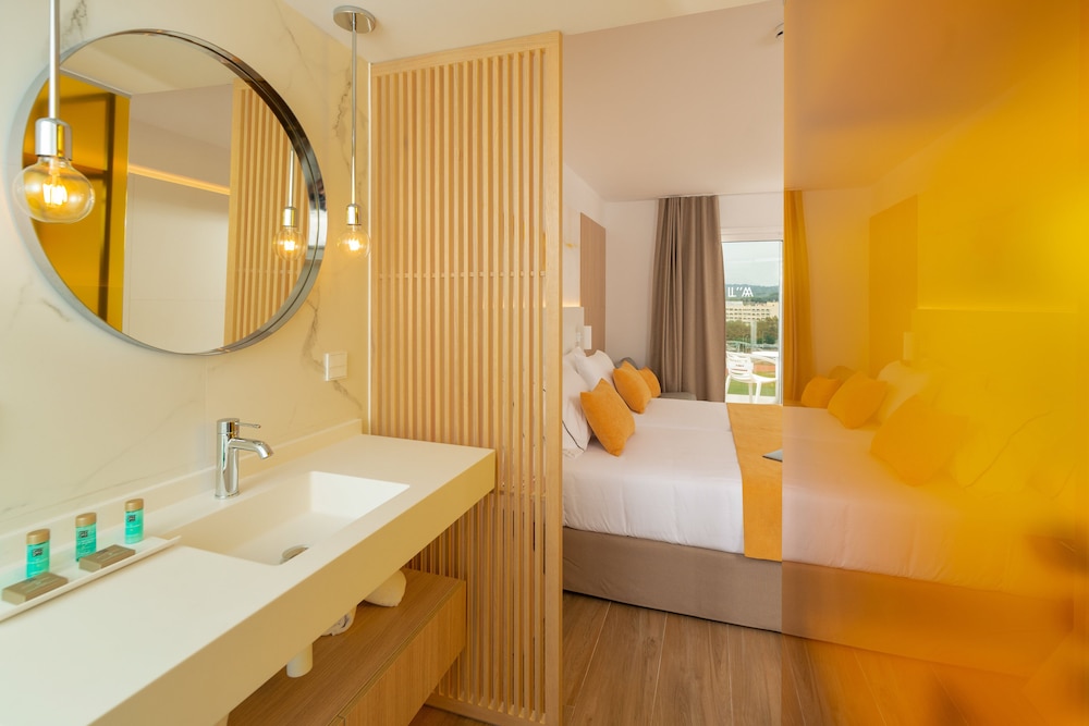 L'Azure Hotel — Hotel rooms in Lloret de Mar, Catalonia