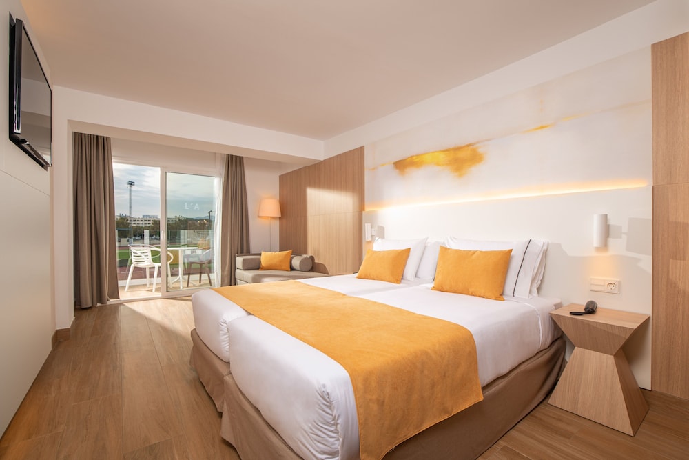 L'Azure Hotel — Hotel rooms in Lloret de Mar, Catalonia